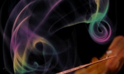 Conheça a propriedade de cada tipo de incenso.